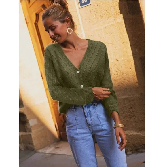 V-Cut Buttoned Down Green Knit Cardigan Textured, Long Sleeve - Picture 4 of 7